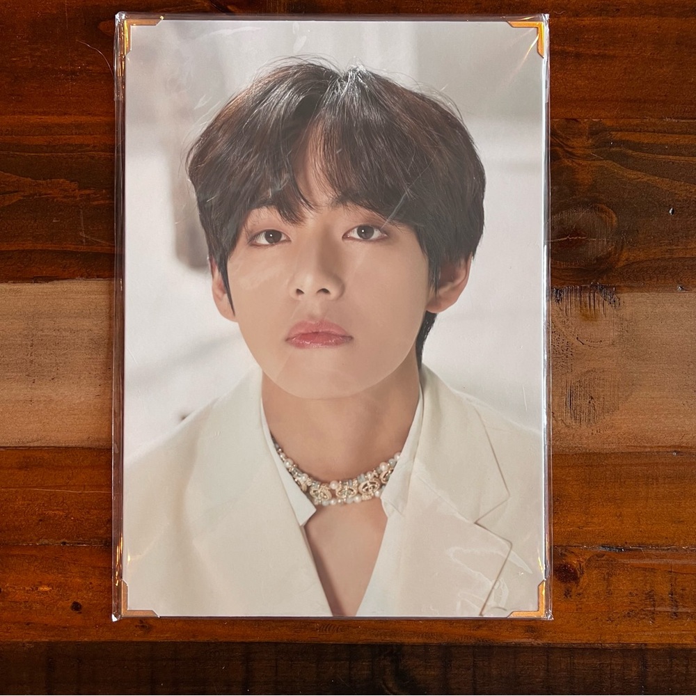 BTS v taehyung premium photo kpop map of the soul tour